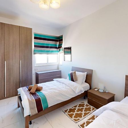 Amazing Spacious Apartment With Bbq & Jacuzzi Saint Julian's Екстер'єр фото