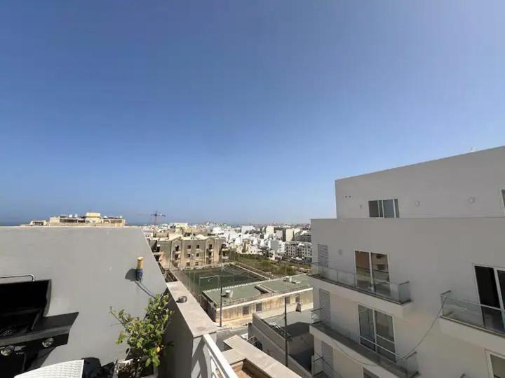 Amazing Spacious Apartment With Bbq & Jacuzzi Saint Julian's Екстер'єр фото