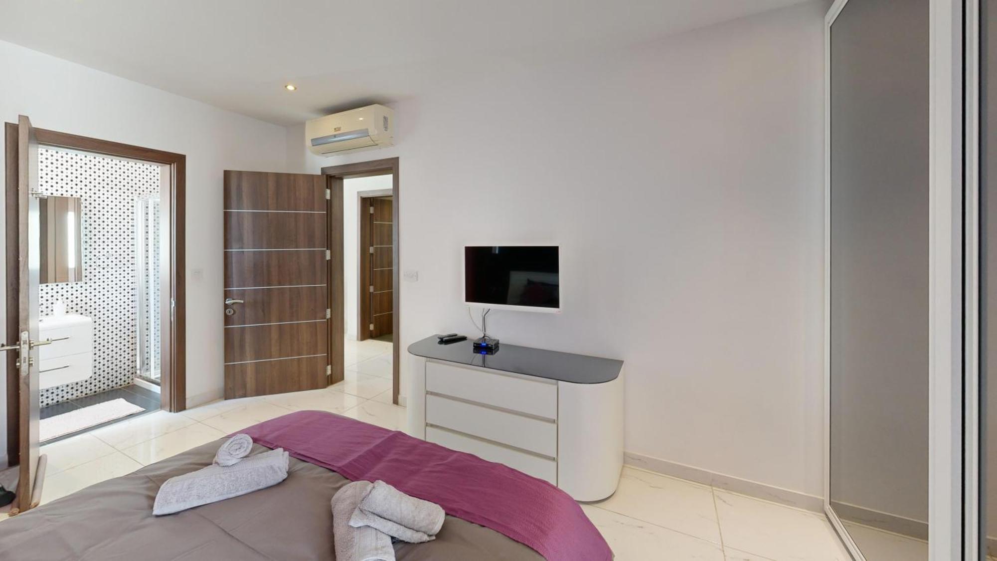 Amazing Spacious Apartment With Bbq & Jacuzzi Saint Julian's Екстер'єр фото